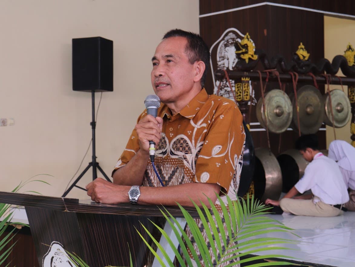 A Legacy of Leadership Drs. Kustomo: Menjaga Jejak, Menguatkan Estafet