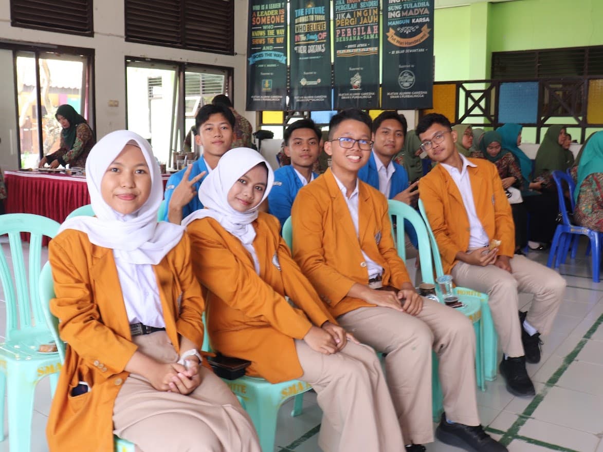Colors of Service: MPK dan OSIS SMA N 1 Purbalingga