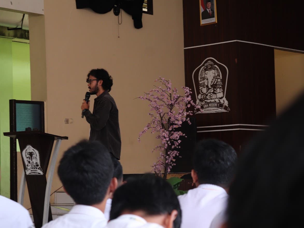 Ketika Kata-Kata Mengalir, Hati Menemukan Ruang: Creative Talk Bersama Mas Koko Ganteng