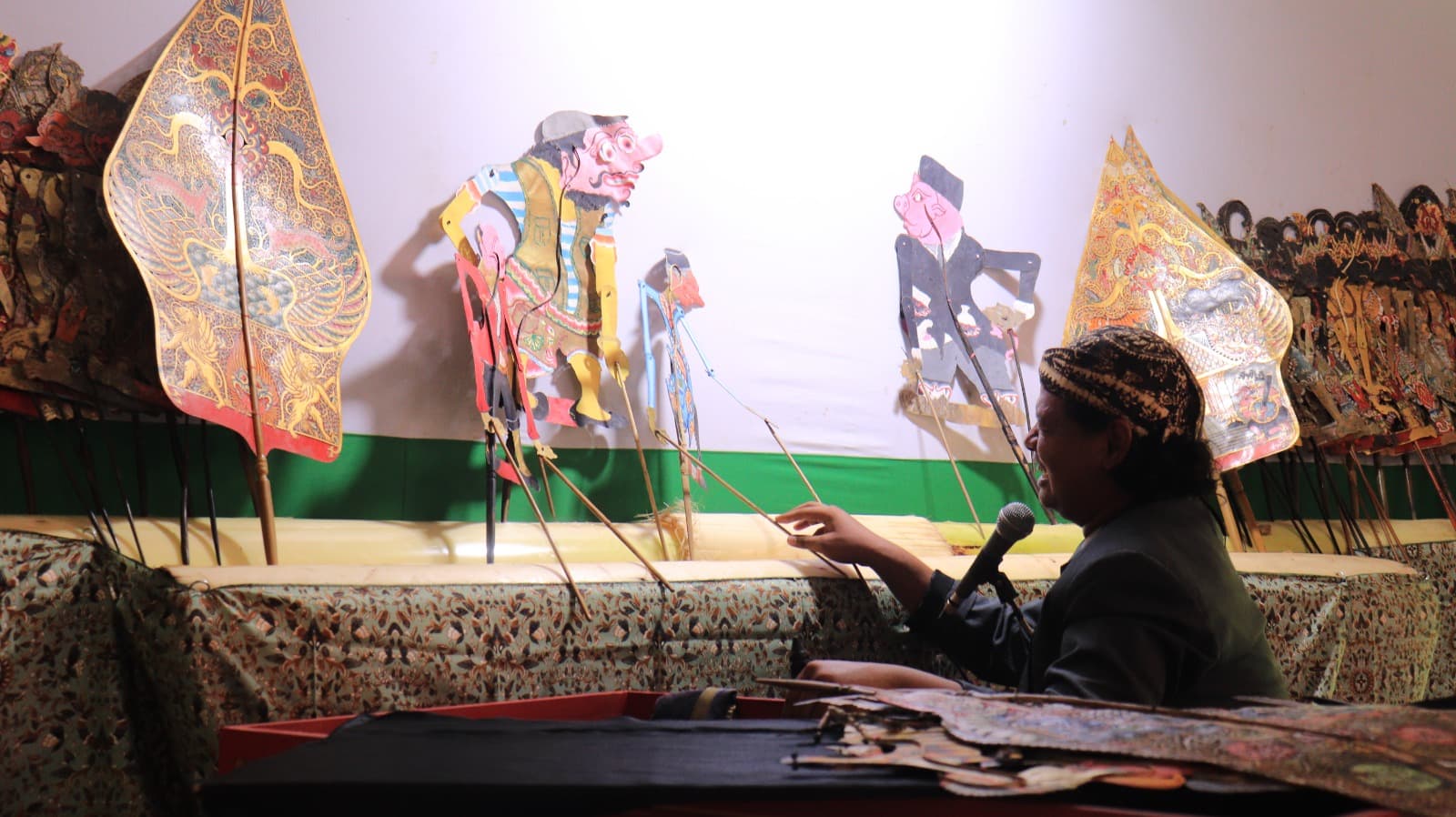 Pagelaran Wayang Edukatif Warnai MPLS Ramah SMAN 1 Purbalingga